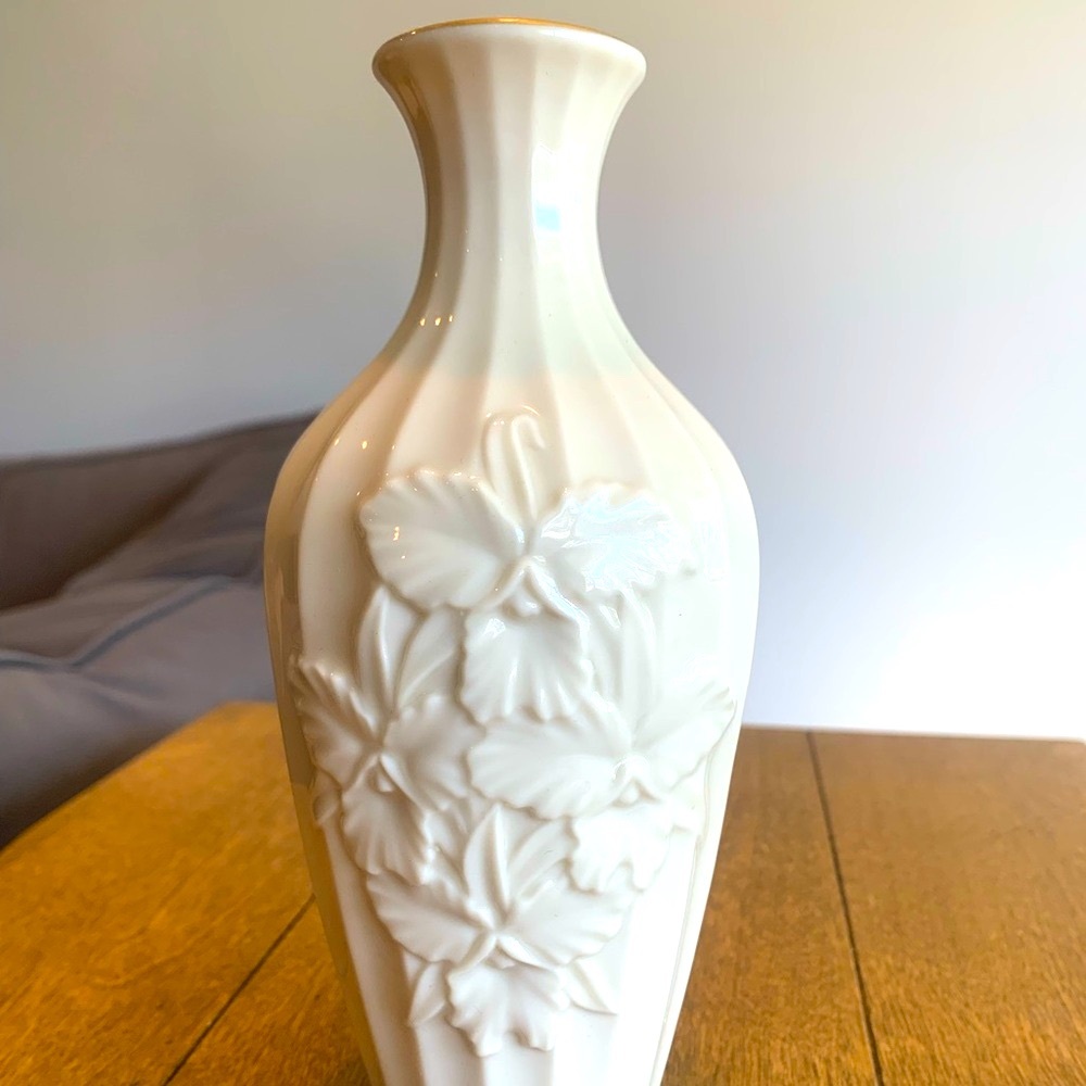 💕 Collectable 💕 Lenox USA Orchid Collection Bud Vase 7 1/4in gold trim porcelain